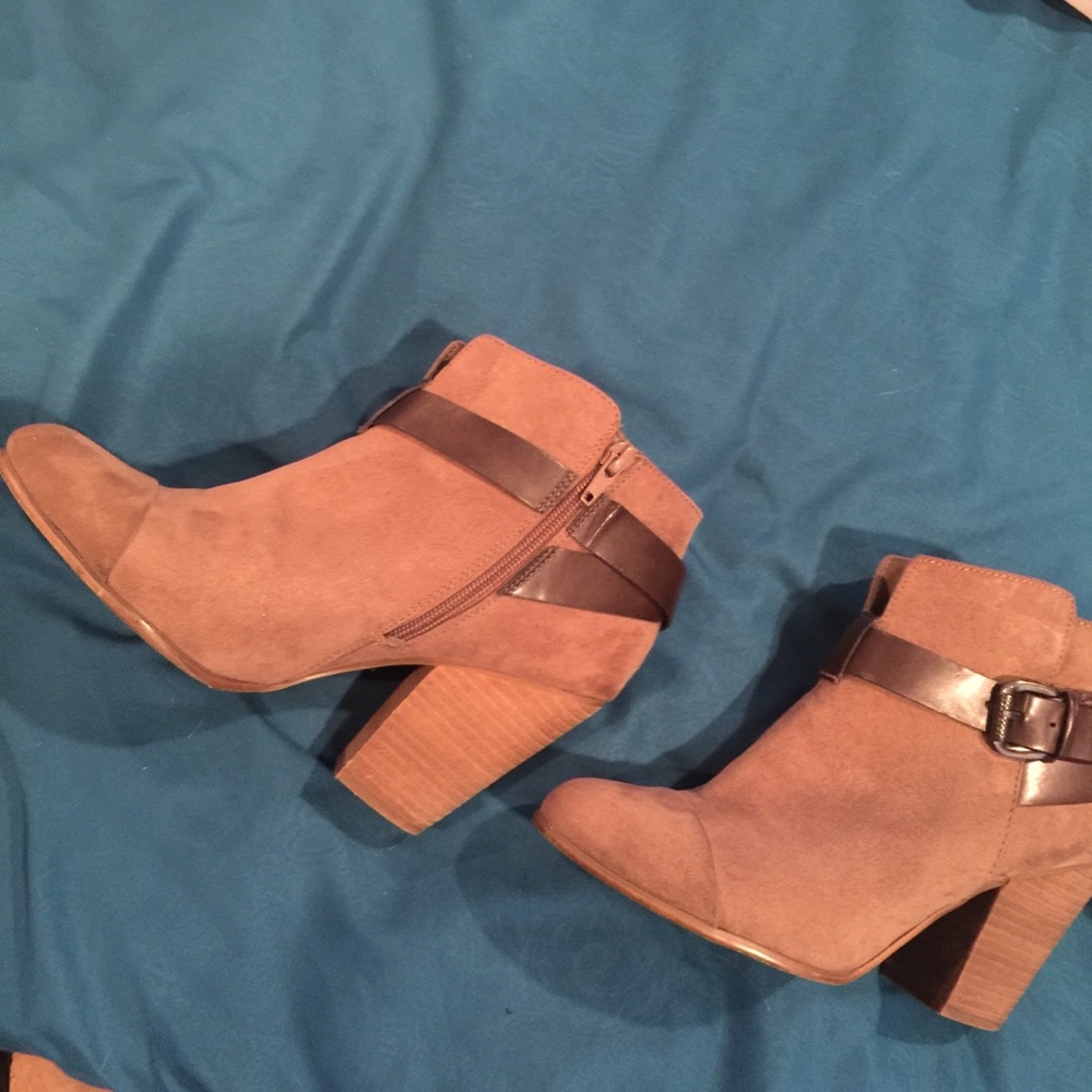 Camel/ Tan booties